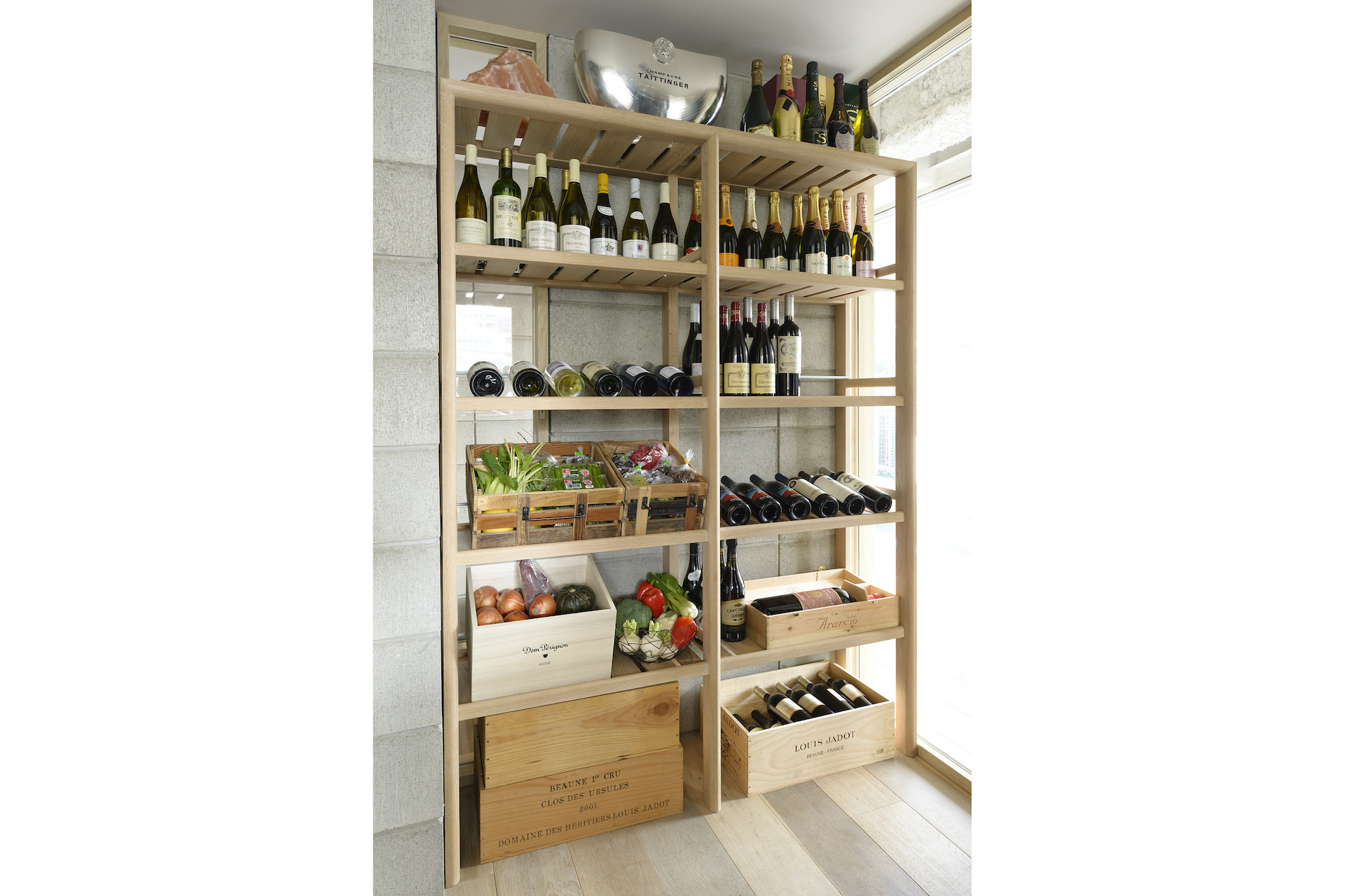 nq table / wine shelf